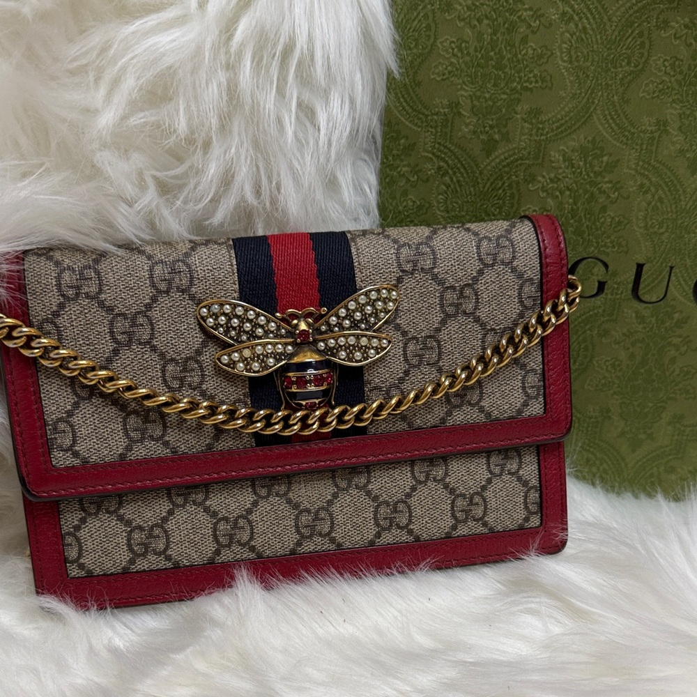 Gucci Queen GG Supreme WOC